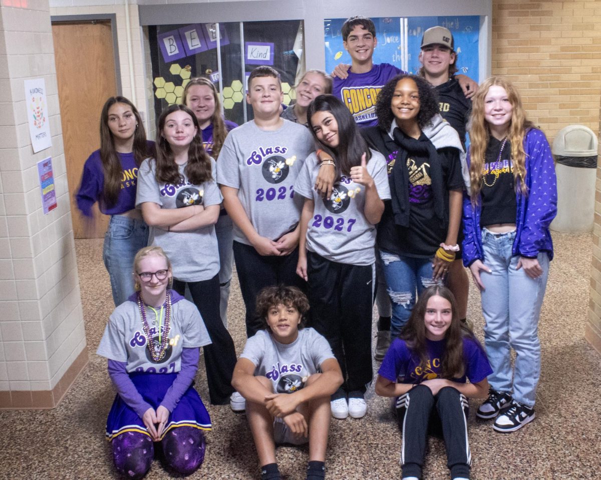 Students+dressed+up+for+purple+and+gold+day%21