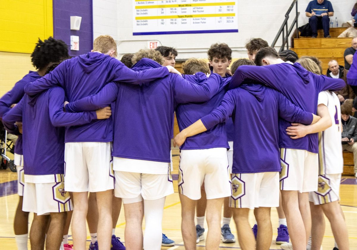 The boys huddle together before tip-off